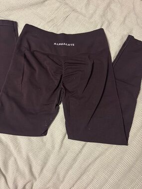 Alphalete Deep Black Scrunch-Back Leggings